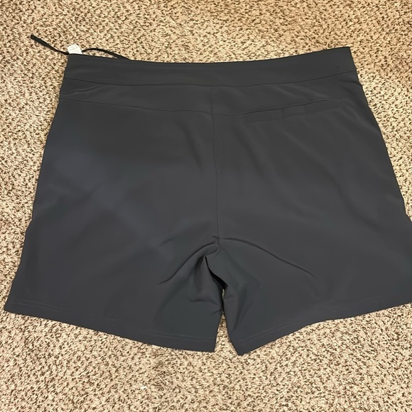 Men’s XL Alo shorts - Picture 3 of 5